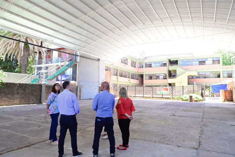 Habilitan techo en escuelas de Monte Grande
