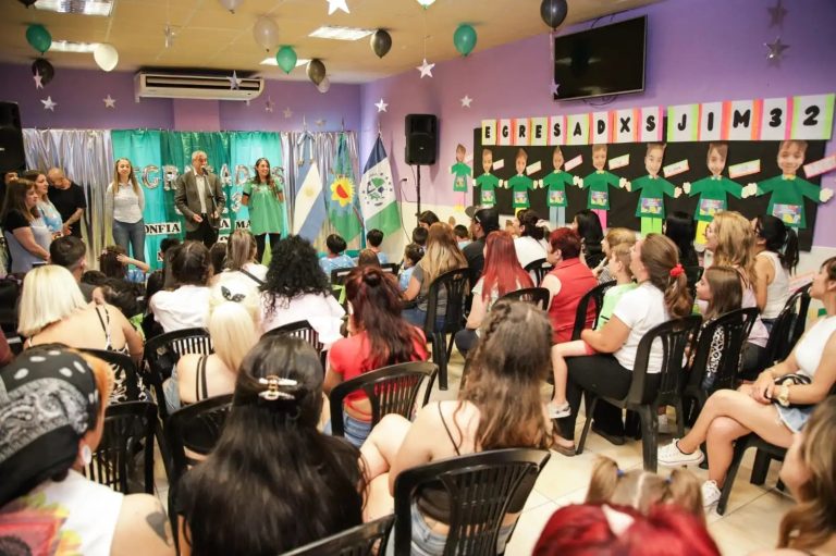 Ferraresi encabezó los actos de fin de curso de los jardines municipales de Avellaneda