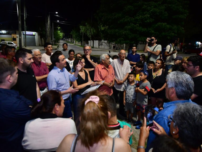 Renuevan alumbrado público en La Carolina II