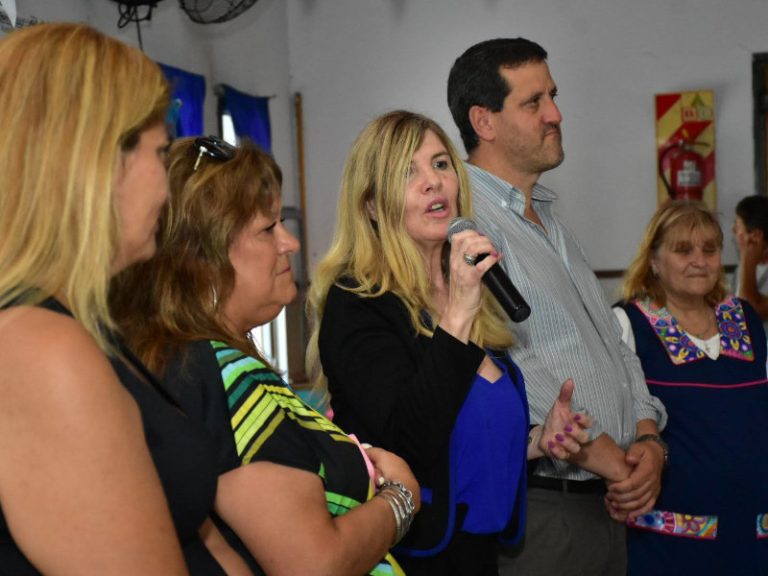Entregan a estudiantes en Varela