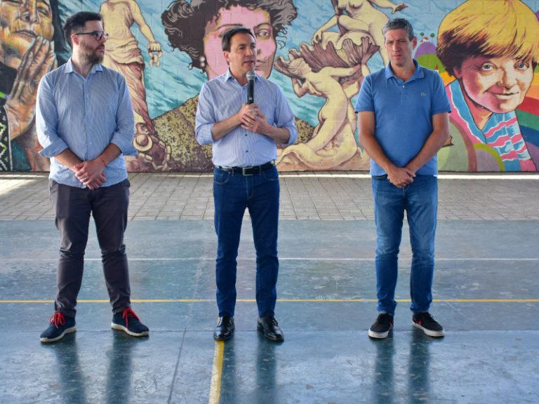 Entregan certificados por seminario en Varela