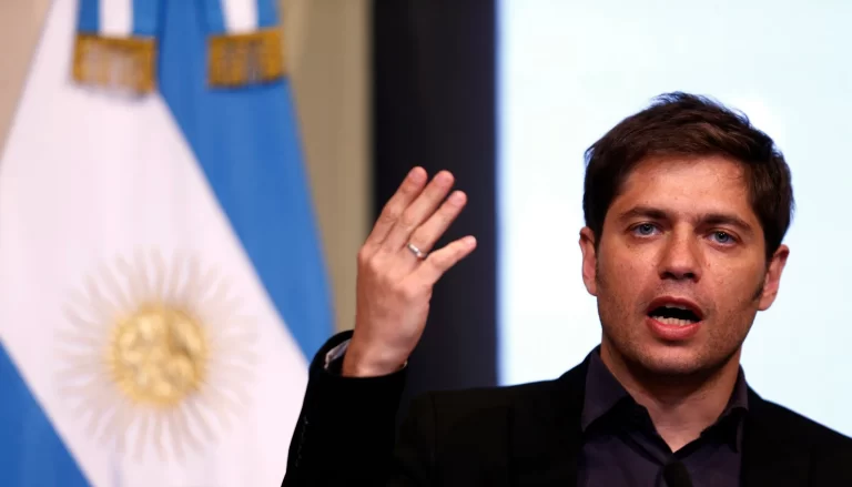 Axel Kicillof: “Sólo le faltó decir ‘democracia, afuera’”