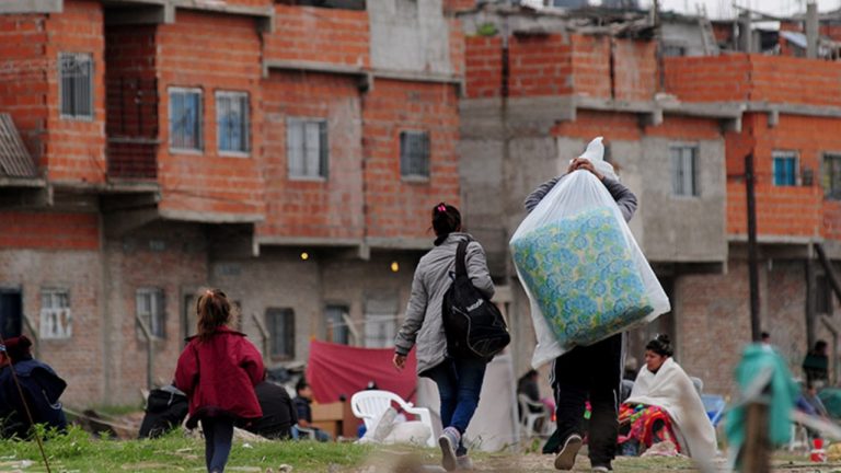La pobreza fue de 44,7% en el tercer trimestre y llegó a 62,9% entre niños y adolescentes