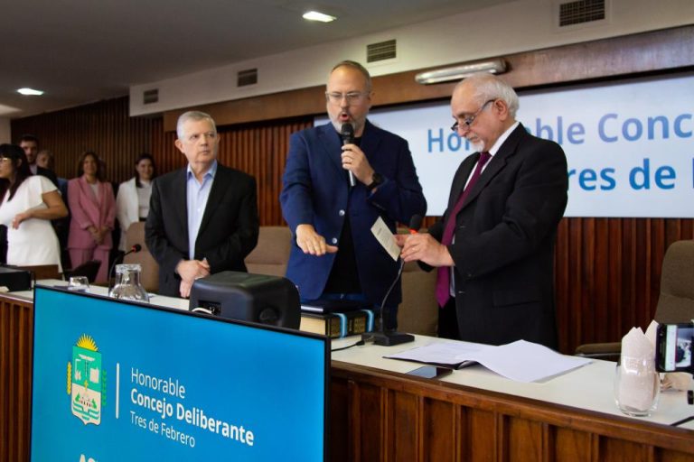 Valenzuela asumió un nuevo mandato y prometió «dejar todo para que nos sintamos más orgullosos de Tres de Febrero»