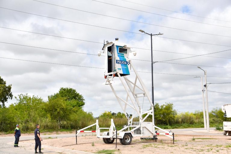 Instalan torre de vigilancia en Barrio Papa Francisco