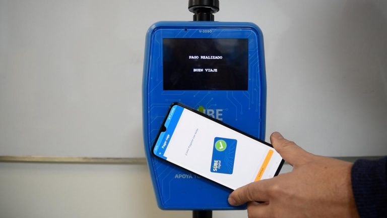 Incrementos mensuales para los boletos de tren y colectivo