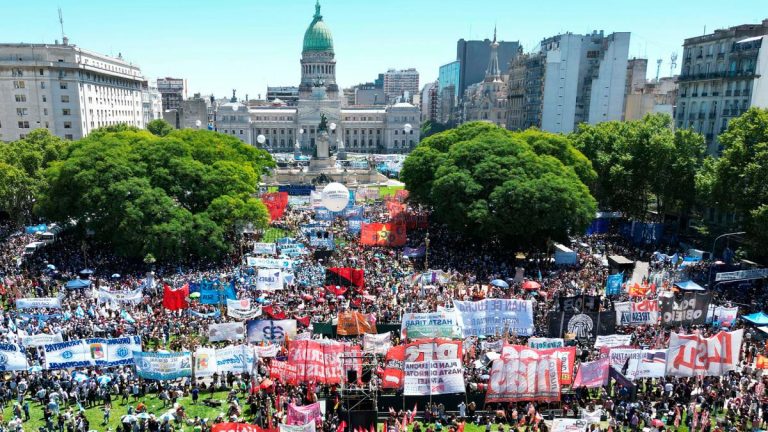 Movimientos sociales impulsan «plan de lucha» contra el Gobierno