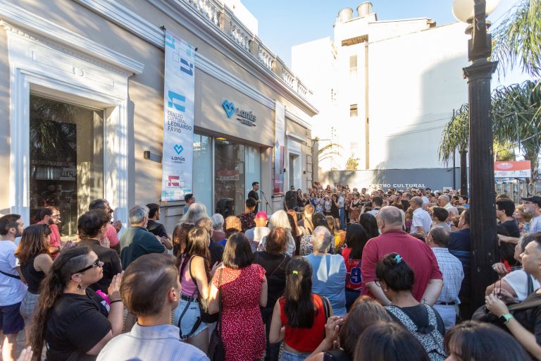Reabrió al público el Centro Cultural Leonardo Favio en Lanús