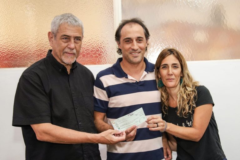 Ferraresi entregó subsidios a establecimientos educativos de Avellaneda