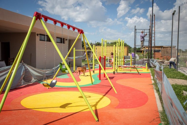 Avanza construcción de polideportivo en Bernal Oeste