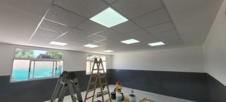 Construyen nueva aula en escuela de Presidente Perón
