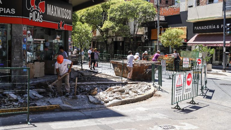 Vicente López continúa renovando las veredas en el barrio de Florida