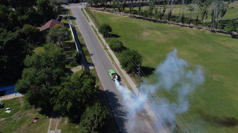 Trabajos de fumigación en Esteban Echeverría
