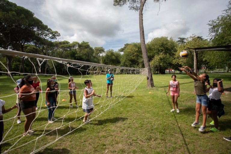 Gastón Granados recorrió las Escuelas de Verano en Ezeiza