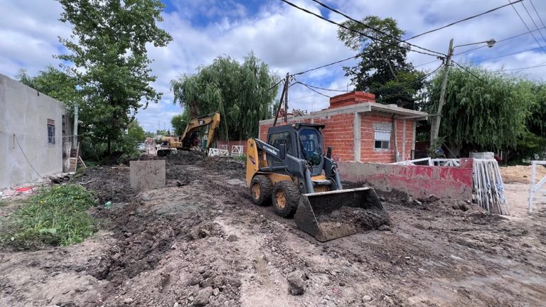 Continúan las obras de extensión de agua y cloacas en Escobar