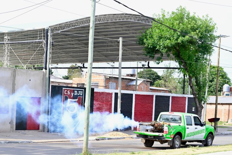 Labores de fumigación en Monte Grande y Luis Guillón