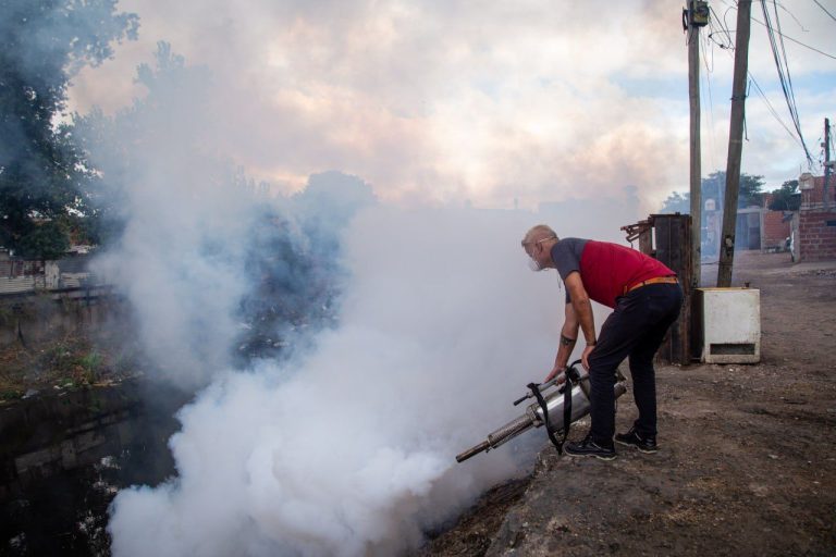 Tareas de fumigación en Quilmes