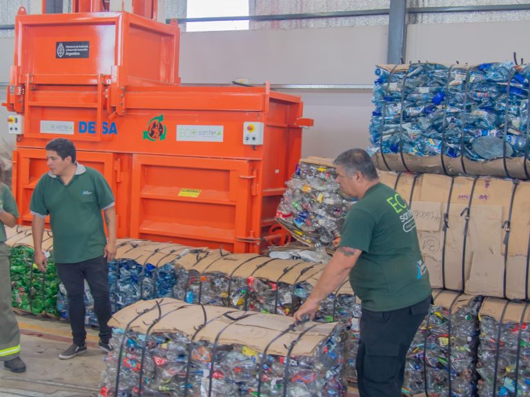 San Fernando recicla plásticos para mejorar la calidad de vida de la gente