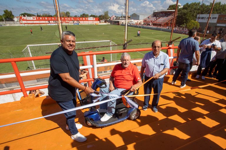 Inauguraron tribuna en la cancha de Berazategui