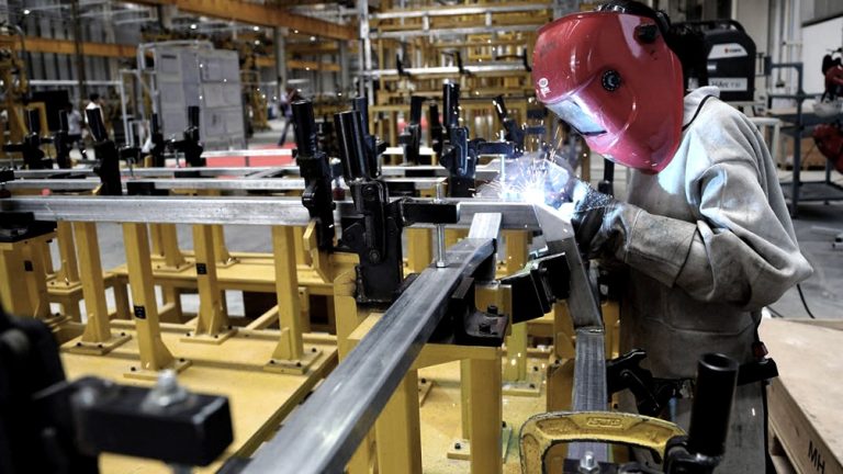 Las pymes podrán acceder a dólar oficial para cancelar deudas