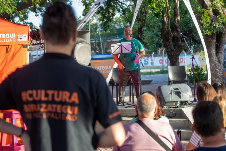 Homenaje a María Elena Walsh en Berazategui