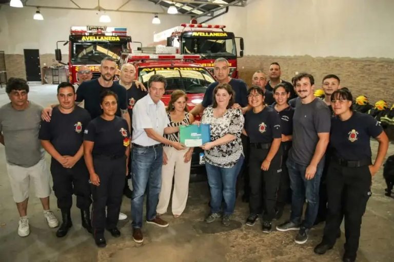 Entrega de subsidios a instituciones locales en Avellaneda