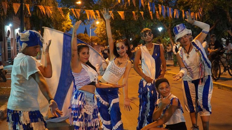 Cientos de vecinos de Merlo disfrutaron del Carnaval de Murgas