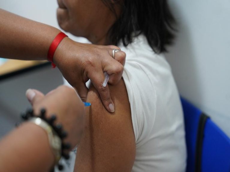 Lomas de Zamora realiza operativos de vacunación contra el Covid-19