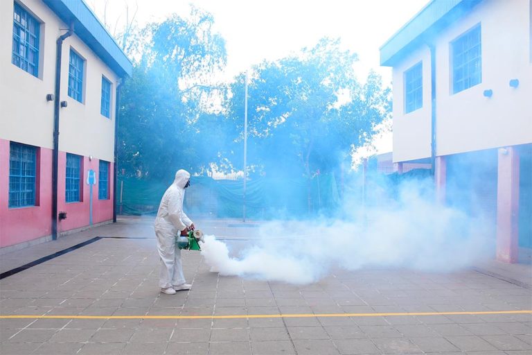 Se realizó un importante operativo de fumigación en las escuelas de Malvinas Argentinas