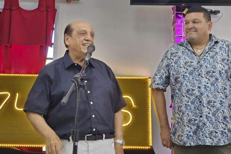 Inauguran obras en sociedad de fomento de Berazategui