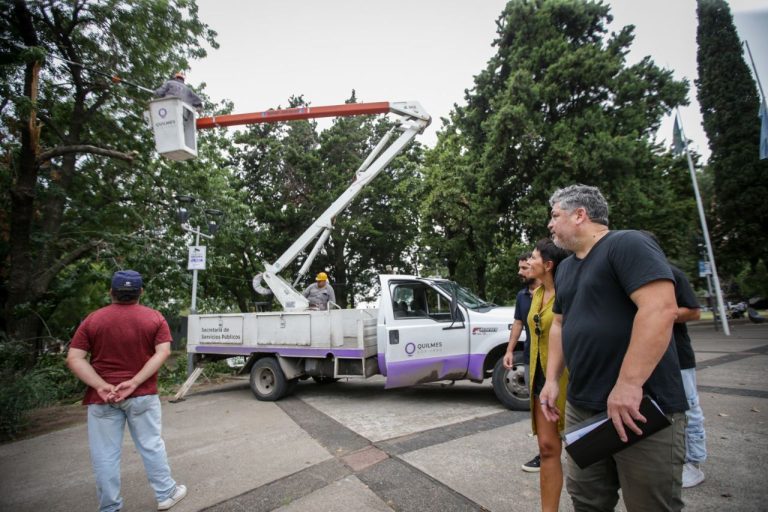 Operativo de limpieza en Parque Bernal