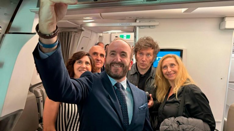 Milei llegó a Argentina luego de una primera gira internacional positiva