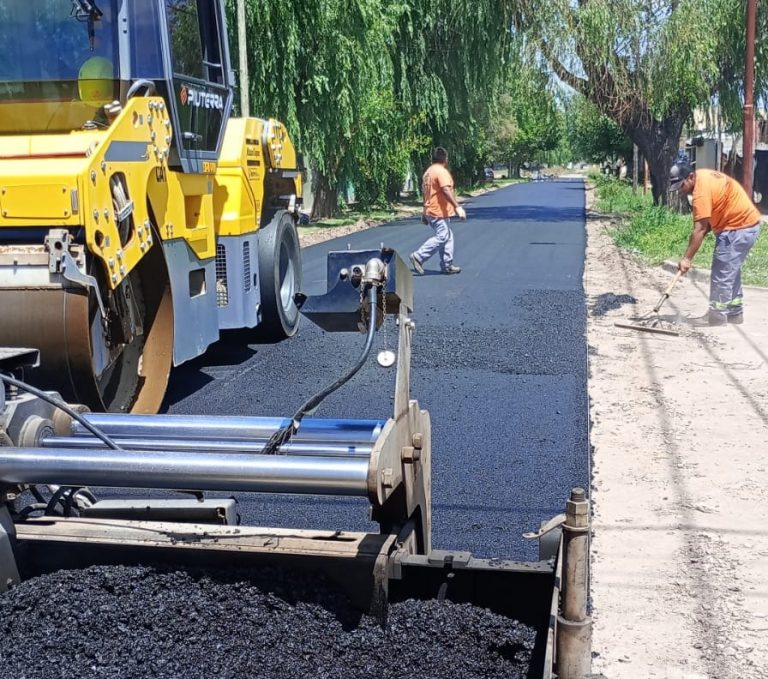 Continúan las obras de asfalto en los barrios de José C. Paz