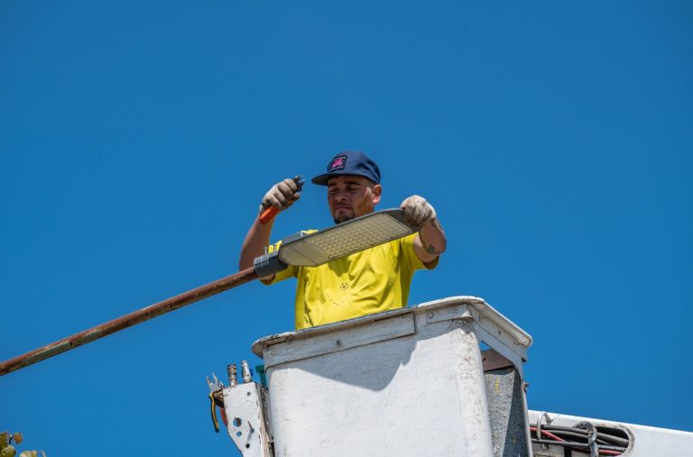 Labores de limpieza y puesta en valor en distintos puntos de Moreno
