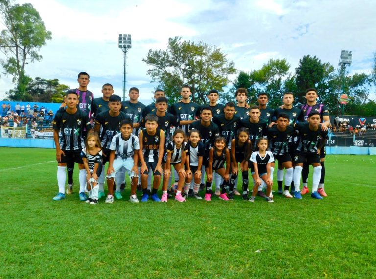 Reconocimiento en el debut oficial de Defensores de Glew