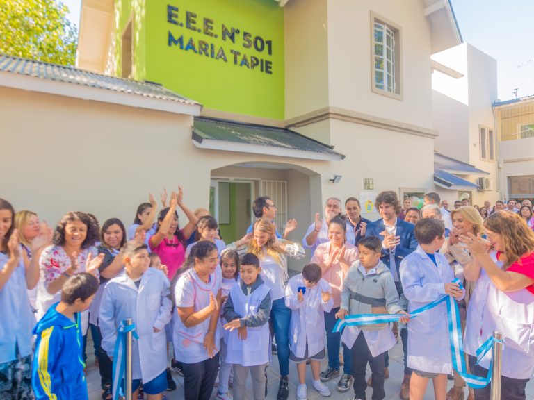 Inauguran renovada escuela en San Fernando