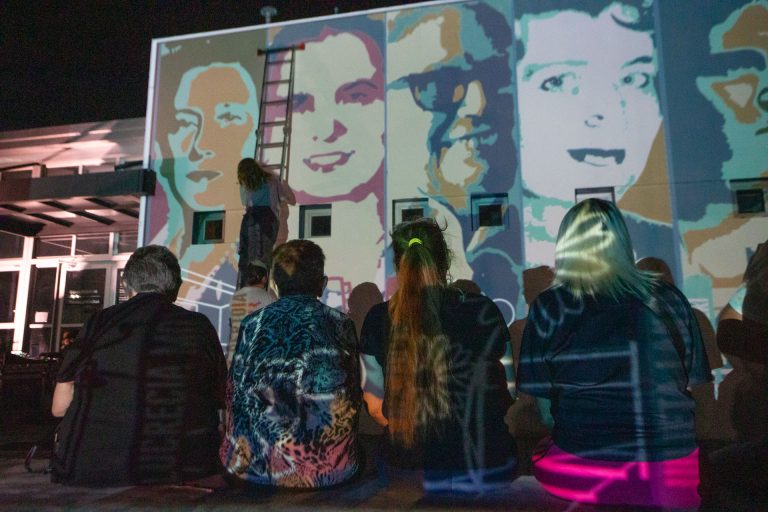 Mural en homenaje a mujeres destacadas en Berazategui