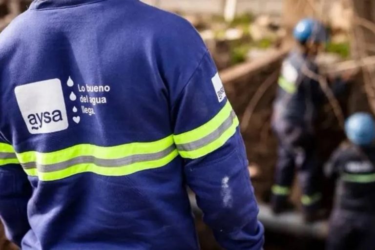 AySA pide subir un 209% las tarifas de agua y cloacas