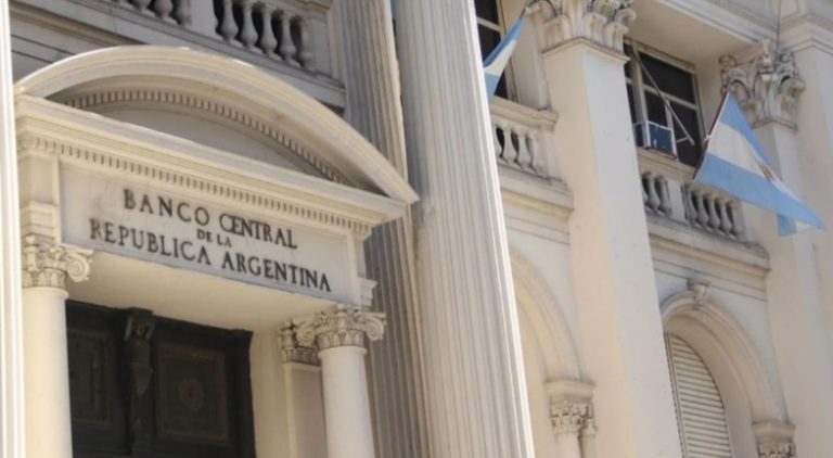 El Banco Central bajó la tasa de los plazos fijos del 110 al 80 por ciento