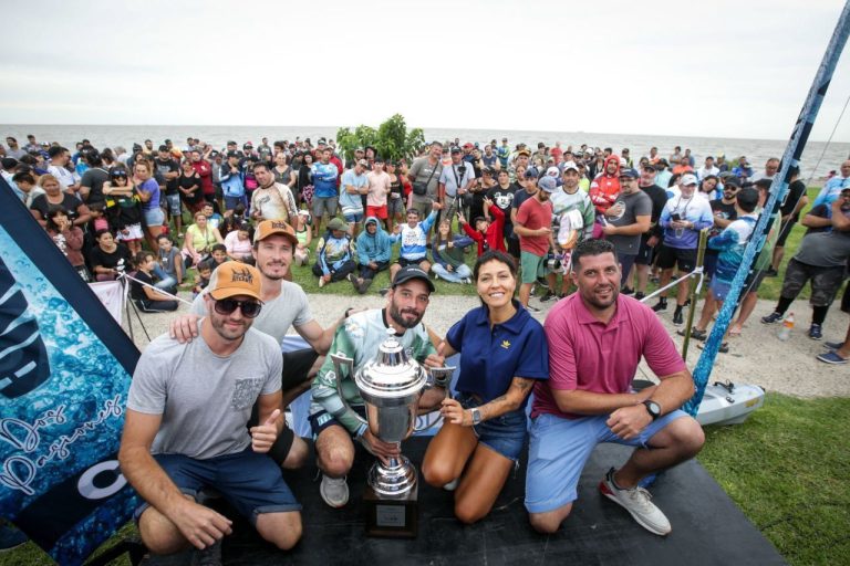 Mayra Mendoza acompañó un prestigioso torneo de pesca en kayak de la ribera