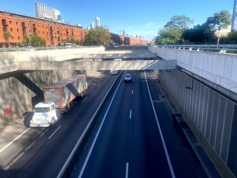 La Ciudad habilitó el Paseo del Bajo y ya pasaron 7.000 autos en el fin de semana largo