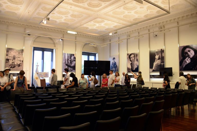 Milei cambiará el nombre del Salón de las Mujeres de la Casa Rosada