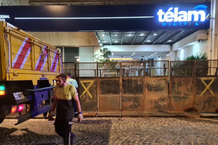 El gobierno avanza con el cierre de Télam, en medio del reclamo de los trabajadores