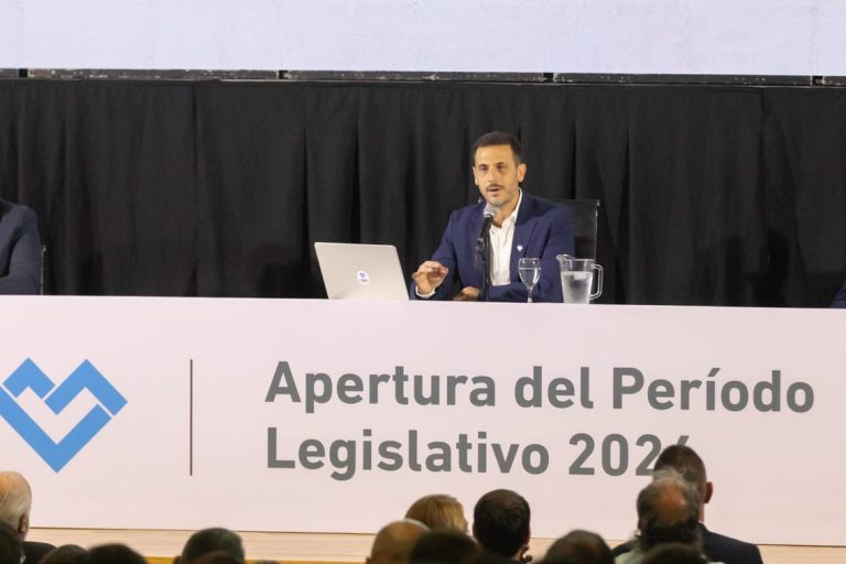 Julián Álvarez: “Es momento que los que más ganan ayuden a sacar a Lanús adelante”
