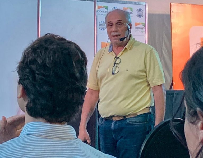Presentación de docentes de la UNLZ en Expoagro