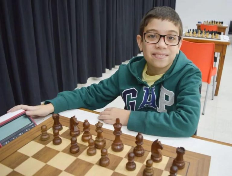 Un nene argentino de 10 años derrotó al número 1 del mundo en ajedrez