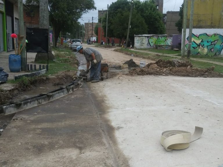 Avanza pavimentación en barrios de Florencio Varela