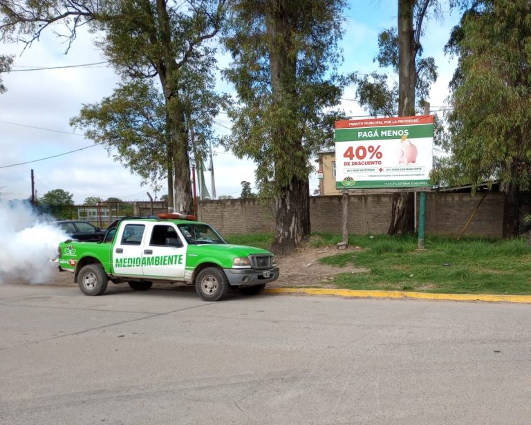 Fumigan espacios públicos en Monte Grande
