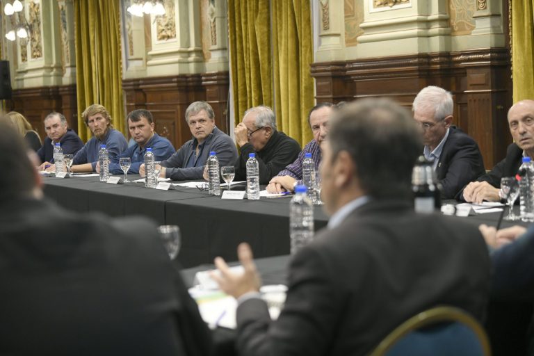 Kicillof se comprometió a mejorar las condiciones del agro bonaerense