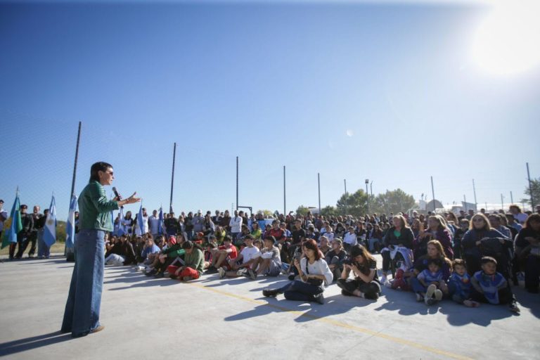 Inauguran polideportivo en Bernal Oeste